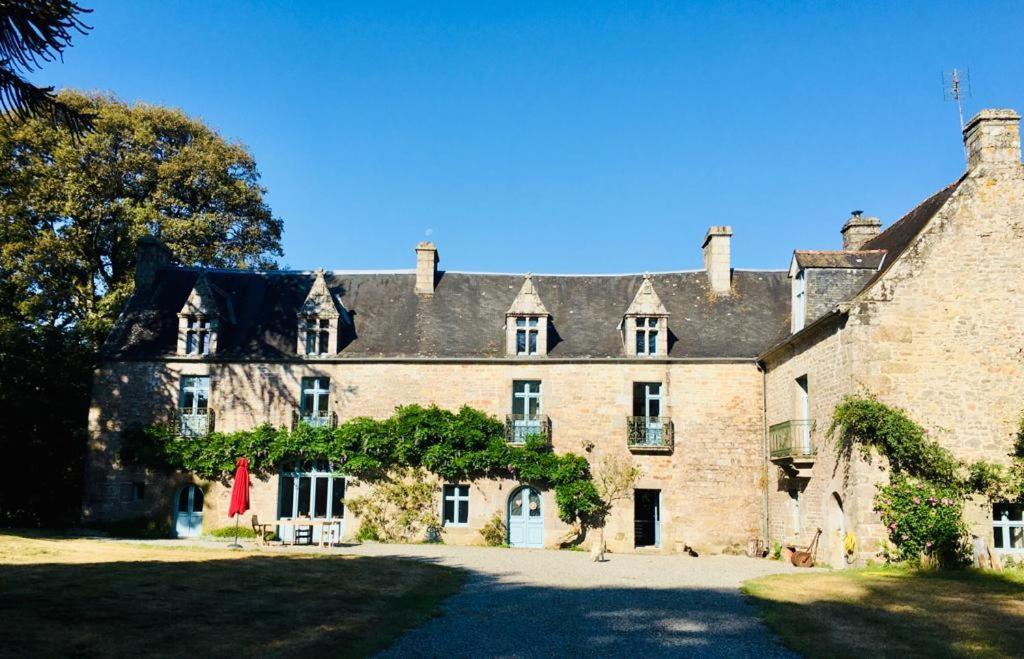 Manoir De Botcol Bed and Breakfast Saint-Nicolas-du-Pélem Exteriör bild
