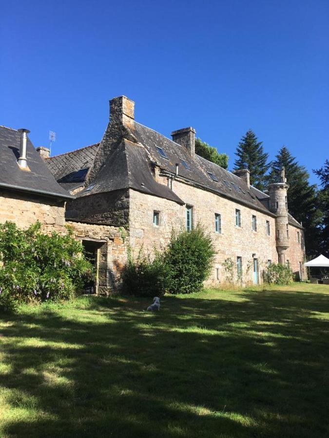 Manoir De Botcol Bed and Breakfast Saint-Nicolas-du-Pélem Exteriör bild