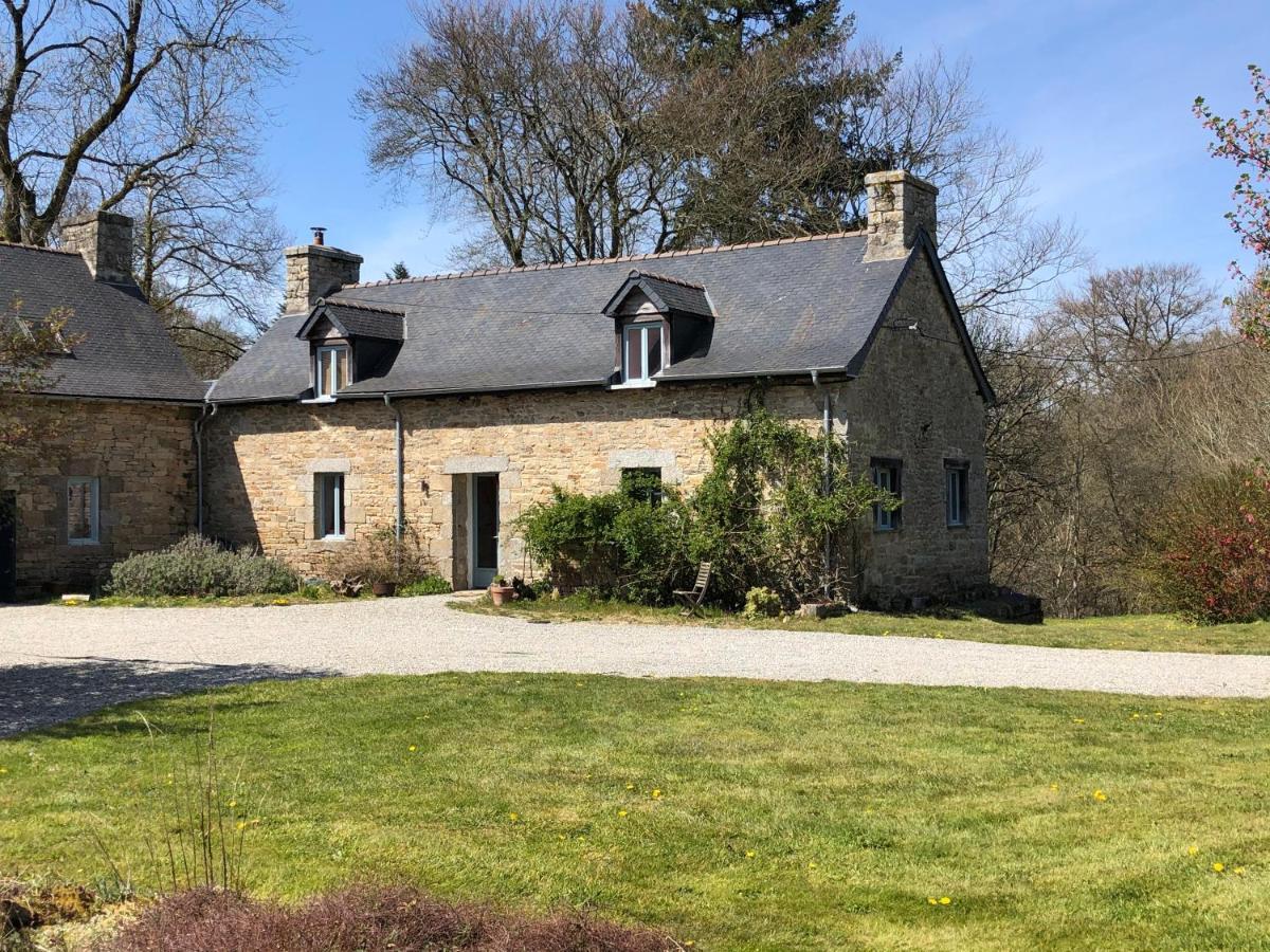 Manoir De Botcol Bed and Breakfast Saint-Nicolas-du-Pélem Exteriör bild